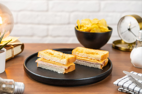 Turkey and Cheese Sandwich ساندوتش ديك رومي
